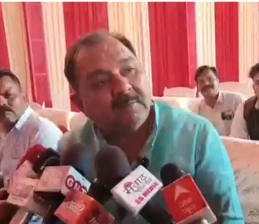 यातायात (अ)व्यवस्था सुधारने विधायक टोपी पहन सीटी बजा कर उतरेंगे सड़कों पर