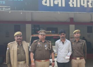 दादी के पैर छूकर सोने का टाप्स रफूचक्कर टप्पेबाज पुलिस के हत्थे चढ़ा