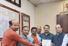 रेल कर्मियों की ज्वलंत समस्याओं पर दिया ज्ञापन