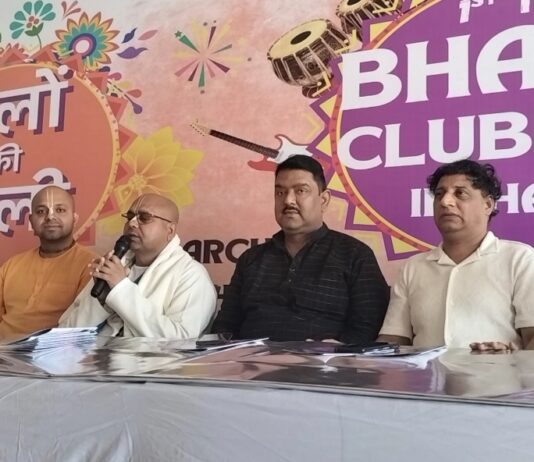 झांसी में पहली बार “ 15 सौ किलो रंग-बिरंगे फूलों की होली व भजन क्लबिंग”