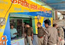 अवैध शराब की बिक्री व अधिक दर पर विक्रय की शिकायत पर तत्काल करें सख्त कार्रवाई : डीएम