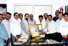 द्रोणाचार्य पुरस्कार से सम्मानित योगेश मालवीय का श्री लक्ष्मी व्यायाम मंदिर द्वारा सम्मान