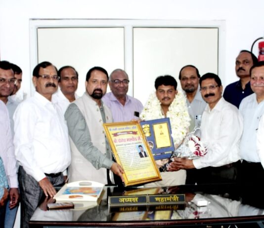 द्रोणाचार्य पुरस्कार से सम्मानित योगेश मालवीय का श्री लक्ष्मी व्यायाम मंदिर द्वारा सम्मान