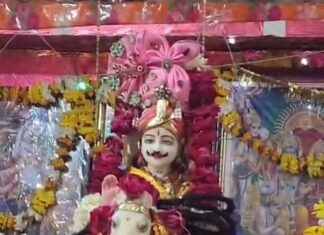 फूलों की होली और फाग गीतों से गूंजा हीरामन धाम