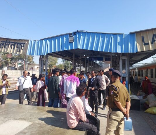 चैकिंग से बचने राजधानी एक्सप्रेस के शौचालय में 405 किमी बिना टिकट यात्रा, झांसी में पकड़ा