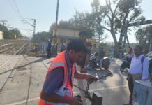 चिरगांव स्टेशन एवं लेवल क्रॉसिंग गेट 135 का निरीक्षण कर संरक्षा व्यवस्थाओं का लिया जायजा