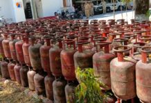 अफवाहों पर ध्यान न दें, एलपीजी/पेट्रोल की पर्याप्त उपलब्धता, जमाखोरों पर कार्रवाई