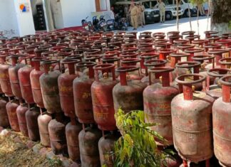 अफवाहों पर ध्यान न दें, एलपीजी/पेट्रोल की पर्याप्त उपलब्धता, जमाखोरों पर कार्रवाई