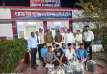 ट्रेन में कार्रवाई, 7 अनाधिकृत वेंडर पकड़े गए