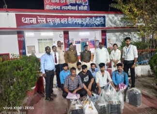 ट्रेन में कार्रवाई, 7 अनाधिकृत वेंडर पकड़े गए