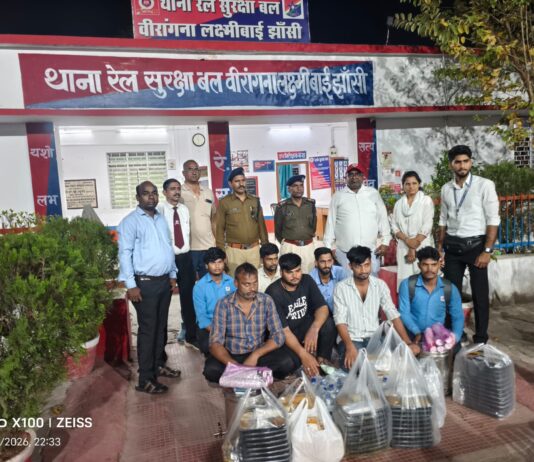 ट्रेन में कार्रवाई, 7 अनाधिकृत वेंडर पकड़े गए