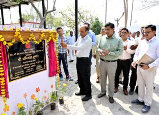 झांसी रेल मंडल में झाड़ियों से घिरे दुर्दशा ग्रस्त योगस्थल का उन्नयन