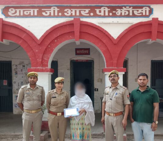 हरियाणा से झांसी आकर ट्रेन से उड़ाती थी महिलाओं के मोबाइल फोन