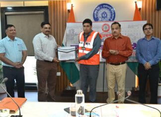 जिम्मेदारी और सजगता की मिसाल: अजय कुमार व पियूष खन्ना हुए सम्मानित