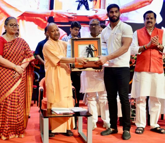 झांसी मंडल में SrCCTC अंतर्राष्ट्रीय पहलवान जोंटी कुमार ‘लक्ष्मण पुरस्कार’ से सम्मानित