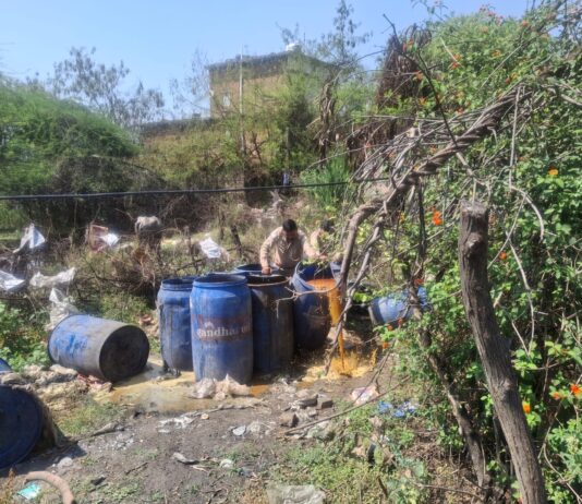 छापेमारी में 715 लिटर अवैध शराब बरामद, 1700 किग्रा लहन नष्ट