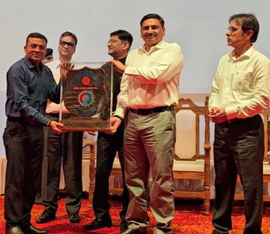 #Jhansi वैगन वर्कशाप ने लगातार तीसरी बार जीती कारखाना दक्षता शील्ड