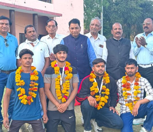 उत्तर प्रदेश ग्रामीण कुश्ती लीग में पदक विजेता झांसी के पहलवान सम्मानित