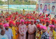 भव्य कलश यात्रा में उमड़े श्रद्धालु, पुष्प वर्षा कर किया स्वागत