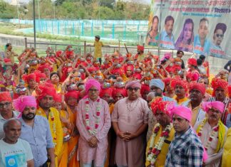 भव्य कलश यात्रा में उमड़े श्रद्धालु, पुष्प वर्षा कर किया स्वागत