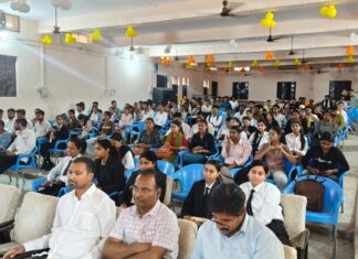 छात्र-छात्राओं को HIV/एड्स के रोकथाम के प्रति जागरूक किया