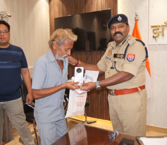 #Jhansi पुलिस द्वारा गुम हुए 18 लाख के मोबाइल फोन बरामद किए