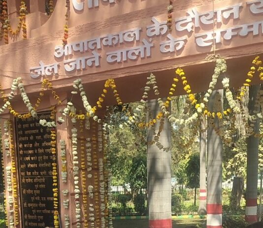 जो संविधान की कॉपी लेकर दिखाते घूम रहे उन्होंने ही लोकतंत्र की हत्या की थी : कुं मानवेंद्र सिंह