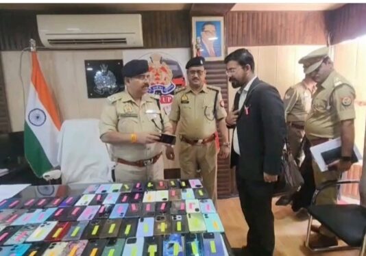 जीआरपी द्वारा गुम हुए 227 मोबाइल फोन्स बरामद