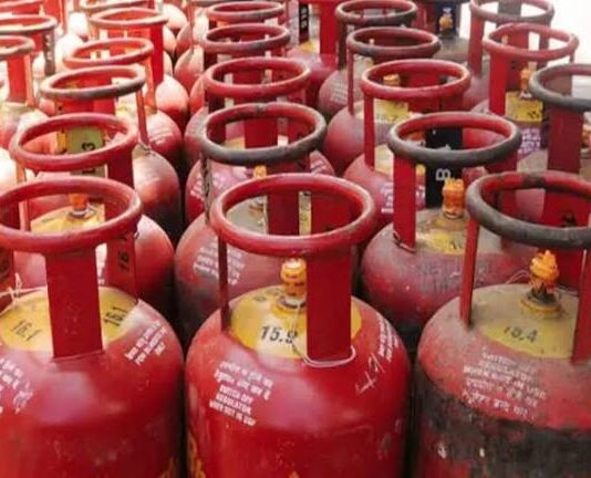 Jhansi डीजल, पेट्रोल एवं घरेलू गैस सिलेण्डर के मांग एवं आपूर्ति में कोई व्यवधान / रुकावट नहीं