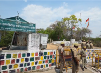 Jhansi सरकारी भूमि पर कब्जा कर बनी मजार को जेसीबी ने किया समतल