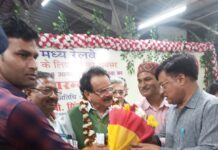 युएमआरकेएस द्वारा गाड़ी संख्या 20178 के क्र्यू, ट्रेन मैनेजर व केन्द्रीय मंत्री का स्वागत