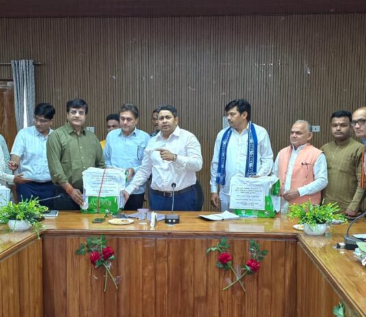 एसआईआर प्रक्रिया के बाद फाइनल वोटर लिस्ट जारी, झांसी जिले में 14, 24, 735 मतदाता