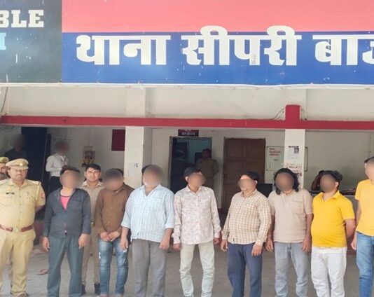 Jhansi घर में चल रहा था जुआ, 8 जुआड़ी दबोचे