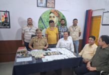 #Jhansi उत्कल एक्सप्रेस से 25.32 लाख की चांदी, 6.20 लाख रुपये बरामद