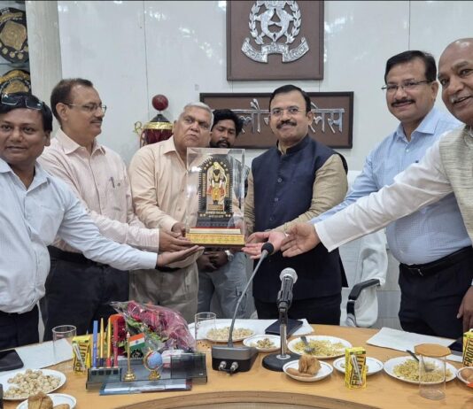 डीसीए द्वारा प्रशासनिक अधिकारियों व खिलाड़ियों का सम्मान