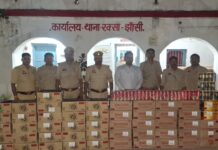 #Jhansi शराब की दुकान के बगल में अवैध बियर की बिक्री का भण्डाफोड़