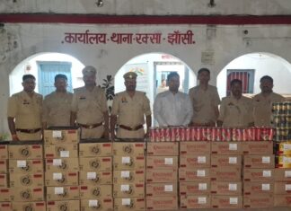 #Jhansi शराब की दुकान के बगल में अवैध बियर की बिक्री का भण्डाफोड़