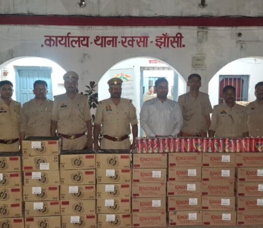 #Jhansi शराब की दुकान के बगल में अवैध बियर की बिक्री का भण्डाफोड़