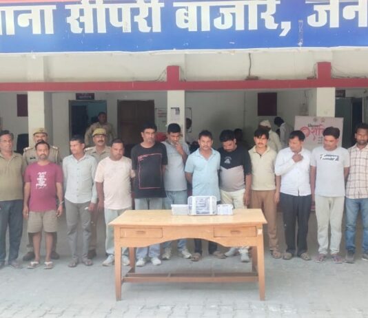 भोजला में खेत में बने मकान में जुआ का अड्डा, 12 जुआरी गिरफ्तार