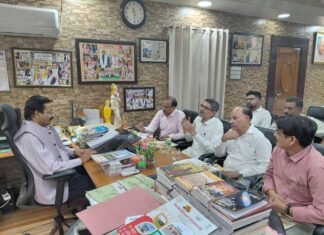 बीयू : कांग्रेसियों ने SFS शिक्षकों के शोषण के खिलाफ की आवाज बुलन्द