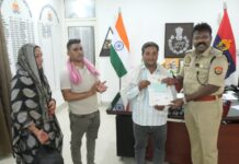 ई रिक्शा चालक ने ईमानदारी की ऐसी मिसाल पेश की कि सभी सराहना कर उठे