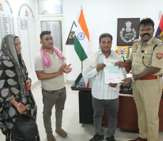 ई रिक्शा चालक ने ईमानदारी की ऐसी मिसाल पेश की कि सभी सराहना कर उठे