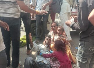 हंसारी में ओवरलोडेड ऑटो पलटा, 12 से अधिक सवारियां घायल