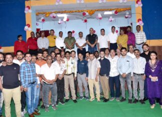 इतिहास रचने वाले झांसी मंडल के टिकट जांच कर्मियों को किया सम्मानित