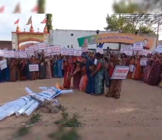 बलिनी मिल्क प्रोड्यूसर कंपनी के खिलाफ साजिश पर झांसी में भड़का आक्रोश