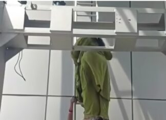 #झांसी स्टेशन पर लिफ्ट हुई खराब, फंसे 6 यात्रियों को सीढ़ी से निकाला गया