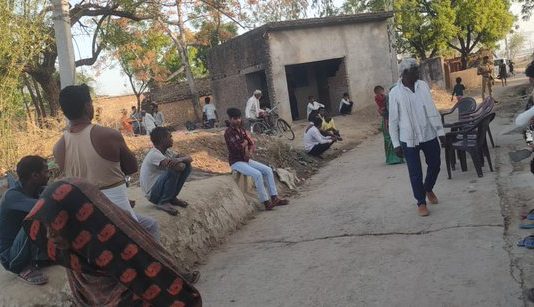 बच्चों के साथ सो रही महिला की गला रेत कर निर्मम हत्या