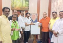 अब मौनी बाबाओं को बोलना पड़ेगा या गद्दी छोड़नी होगी