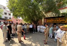 फायर सर्विस टीम द्वारा जिला अस्पताल में अग्निकांड से बचाव व उपकरणों के संचालन का दिया प्रशिक्षण