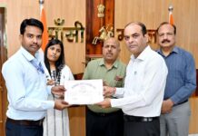 सतर्कता एवं उत्कृष्ट कार्य हेतु 12 कर्मचारियों को संरक्षा पुरस्कार प्रदान